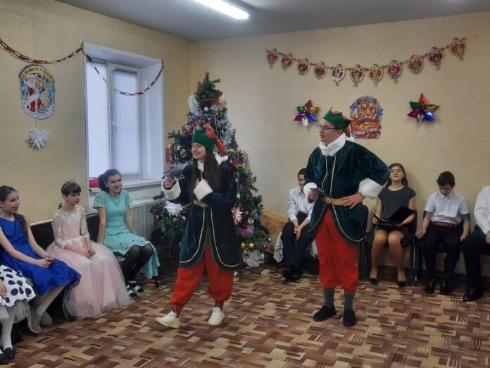 Представители НИИ НПО «ЛУЧ» поздравили детей из детского дома Тамбовской области и школ-интернатов Подольска Представители НИИ НПО «ЛУЧ» поздравили детей из детского дома Тамбовской области и школ-интернатов Подольска