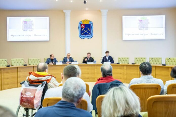 Глава округа Дмитрий Жариков провел встречу с участниками долевого строительства Глава округа Дмитрий Жариков провел встречу с участниками долевого строительства