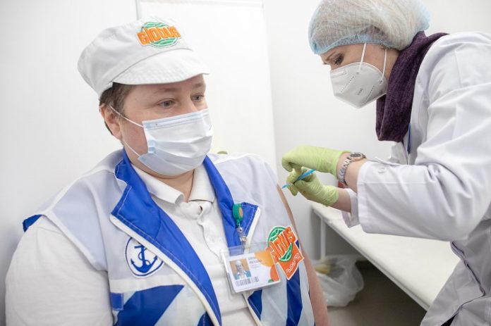 Сотрудники гипермаркета «Глобус» присоединились к кампании по вакцинации от COVID-19 Сотрудники гипермаркета «Глобус» присоединились к кампании по вакцинации от COVID-19