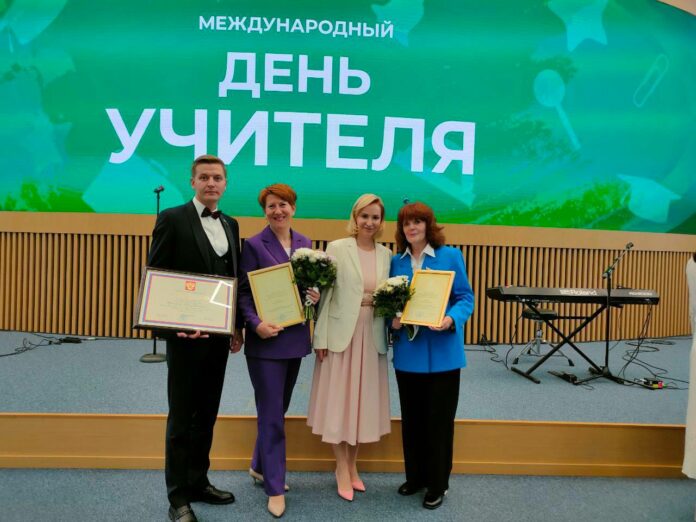 Педагогам из Подольска вручил награды губернатор Подмосковья  Педагогам из Подольска вручил награды губернатор Подмосковья