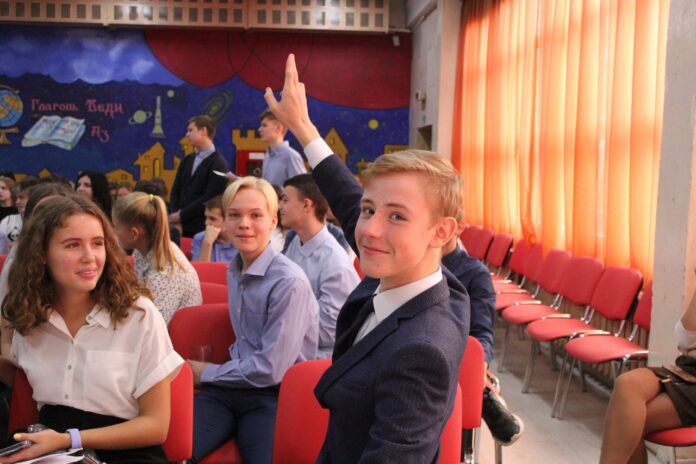 В климовской школе №1 прошел конкурс социальных проектов «Если бы я был мэром города»