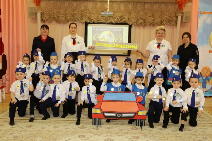 В детских садах Подмосковья активно развивается движение помощников ЮИД В детских садах Подмосковья активно развивается движение помощников ЮИД