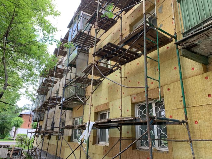 Продолжается ремонт на улице Рощинской в микрорайоне Климовск Продолжается ремонт на улице Рощинской в микрорайоне Климовск