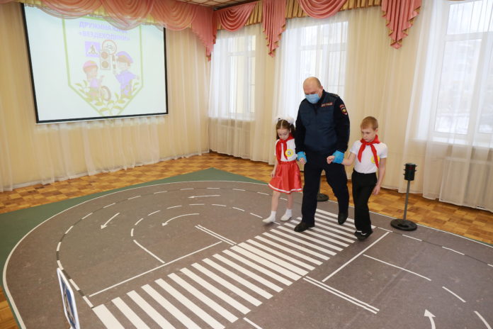 Автоинспекторы Большого Подольска провели профилактические мероприятия во всех образовательных организациях города Автоинспекторы Большого Подольска провели профилактические мероприятия во всех образовательных организациях города