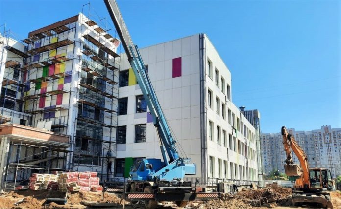 Строительство школы в Кузнечиках подходит к концу Строительство школы в Кузнечиках подходит к концу