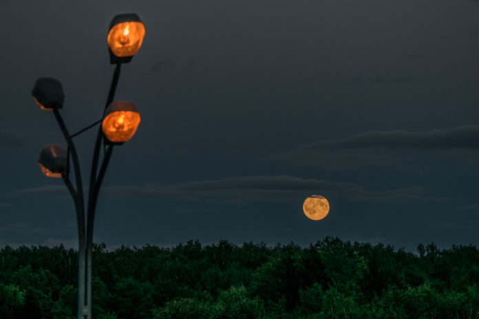 По предписаниям Госадмтехнадзора устранено 16 нарушений в содержании средств наружного освещения в Подольске