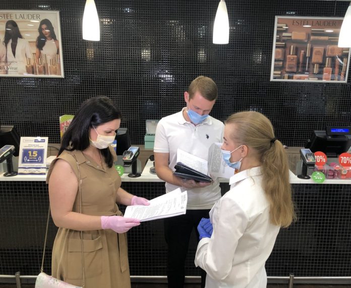 Работу торговых центров по соблюдению санитарно-эпидемиологических критериев проверили в Большом Подольске