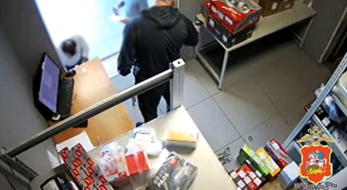 В Подольске полицейские задержали мужчин, подозреваемых в краже более 40 комплектов сцеплений для машин...