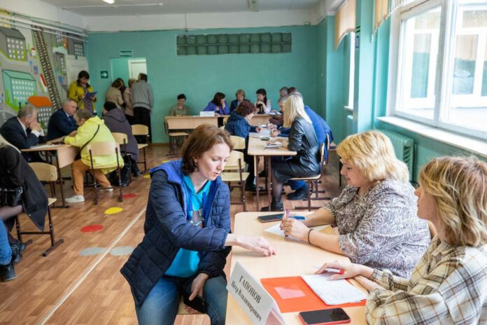 «Выездная администрация» ответила на вопросы жильцов района Силикатной-2 «Выездная администрация» ответила на вопросы жильцов района Силикатной-2