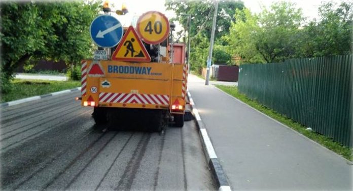 Контракты на летнее содержание автодорог местного значения в Подольске заключены с пятью подрядными организациями