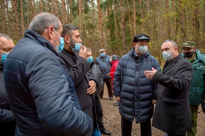 Николай Пестов обсудил с жителями благоустройство лесопарка «Елочки» Николай Пестов обсудил с жителями благоустройство лесопарка «Елочки»
