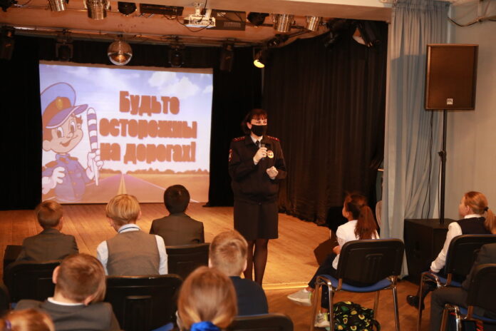 Подольские автоинспекторы напоминают детям о неукоснительном соблюдении правил дорожного движения