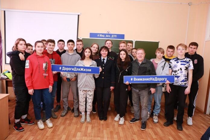 В Подольске сотрудники Госавтоинспекции провели профилактическую акцию «Безопасная дорога к знаниям» со студентами института В Подольске сотрудники Госавтоинспекции провели профилактическую акцию «Безопасная дорога к знаниям» со студентами института