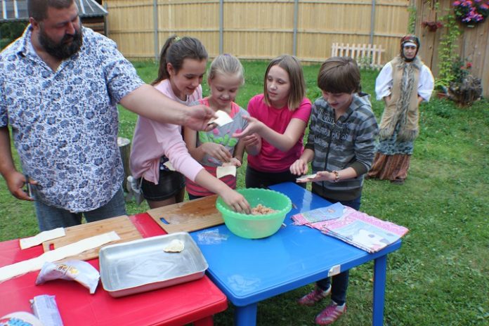 Возвращение к бумажным книгам и… в домик Бабы Яги Возвращение к бумажным книгам и… в домик Бабы Яги