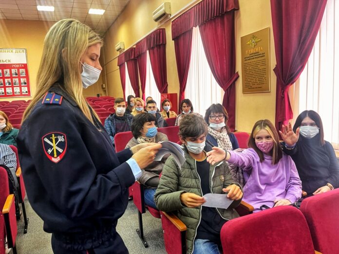 В Подольске полицейские провели день открытых дверей для будущих абитуриентов В Подольске полицейские провели день открытых дверей для будущих абитуриентов