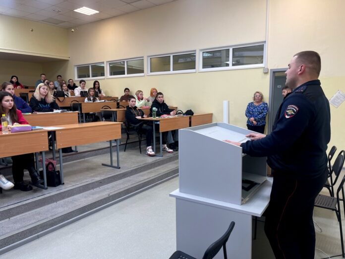 В Подольске полицейские присоединились к акции «Студенческий десант» В Подольске полицейские присоединились к акции «Студенческий десант»