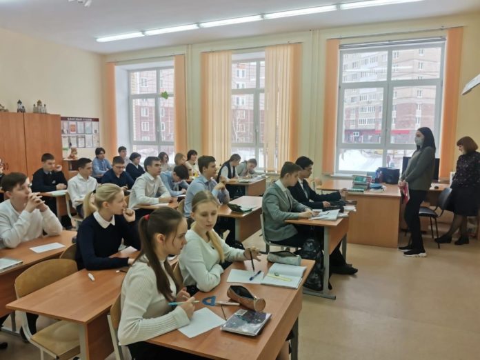 МЦ “Максимум” побеседовал со школьниками об опасности использования гаджетов в условиях дорожного движения МЦ “Максимум” побеседовал со школьниками об опасности использования гаджетов в условиях дорожного движения