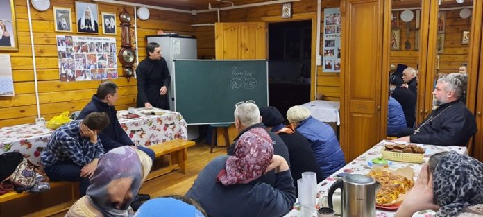 В Благовещенском храме прошло первое занятие Евангельская группы В Благовещенском храме прошло первое занятие Евангельская группы
