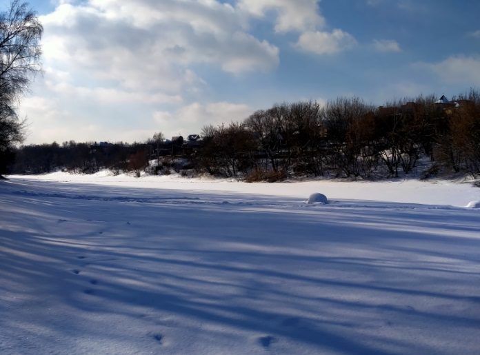 Толщина льда на реке Пахре 18 февраля Толщина льда на реке Пахре 18 февраля