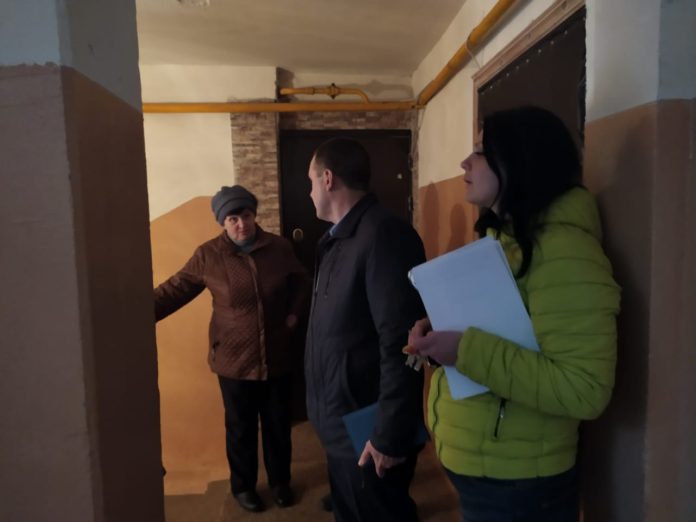 Уборку подъездов МКД проверили в домах поселка Сынково