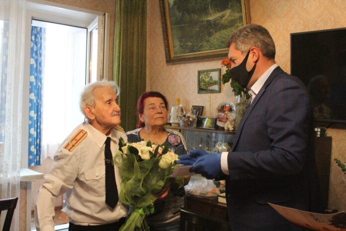 Участник Великой Отечественной войны Борис Иванович Гинкул 13 октября принимал поздравления с 95-летием