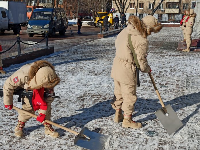 Юнармейцы Городского округа Подольск продолжают участвовать в акции «Тропинка к дому» Юнармейцы Городского округа Подольск продолжают участвовать в акции «Тропинка к дому»