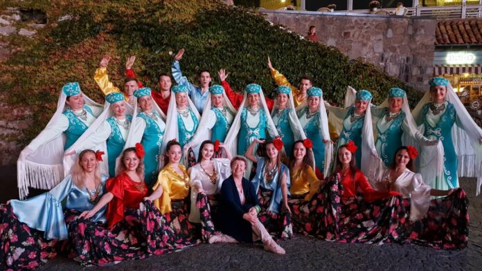 Хореографический ансамбль «Радужный» — победитель международного фестиваля «Данс Платформа» Хореографический ансамбль «Радужный» — победитель международного фестиваля «Данс Платформа»