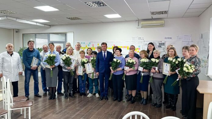 В Подольске поздравили с профессиональным праздником коллектив старейшей кондитерской фабрики В Подольске поздравили с профессиональным праздником коллектив старейшей кондитерской фабрики