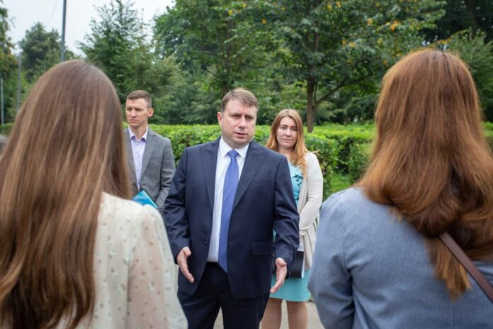 Ход работ по благоустройству сквера 200-летия Подольска проинспектировал глава округа Ход работ по благоустройству сквера 200-летия Подольска проинспектировал глава округа