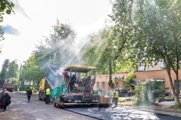 На улице Рабочей укладывают новый асфальт На улице Рабочей укладывают новый асфальт