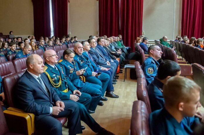 Спасателей поздравили с наступающим профессиональным праздником Спасателей поздравили с наступающим профессиональным праздником