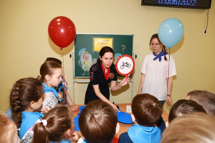 В детских оздоровительных лагерях Подольска  автоинспекторы проводят квесты по ПДД В детских оздоровительных лагерях Подольска  автоинспекторы проводят квесты по ПДД