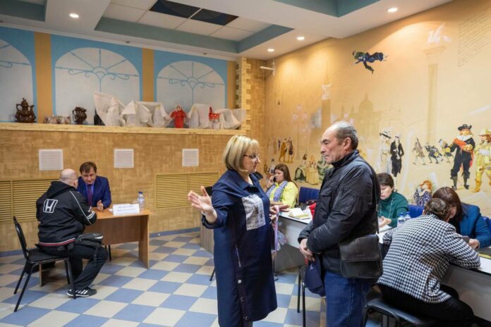 В деревне Федюково провела прием выездная администрация Подольска В деревне Федюково провела прием выездная администрация Подольска