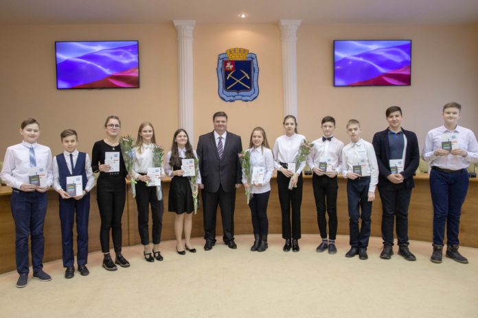 Торжественное вручение паспортов юным подольчанам состоялось 20 февраля в муниципалитете