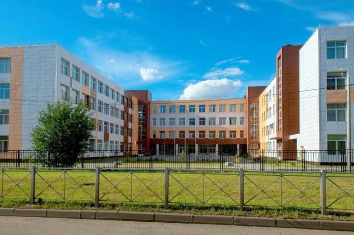 Школа-новостройка на улице Революции в микрорайоне Климовск проходит лицензирование