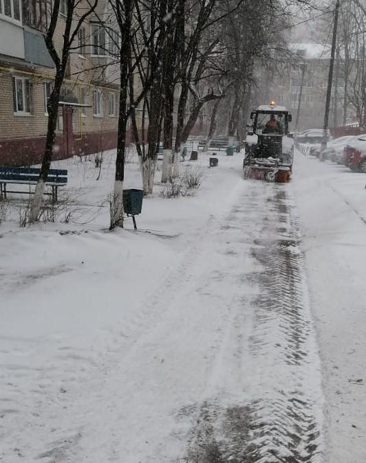 Коммунальные службы Подольского муниципалитета устраняют последствия снегопада 31 марта 2020