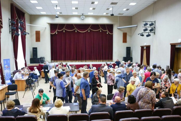 Выездная администрация прошла в ДК «Машиностроитель»