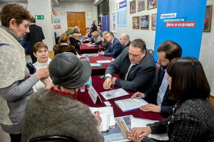 Выездная администрация работала в микрорайоне Львовском Выездная администрация работала в микрорайоне Львовском