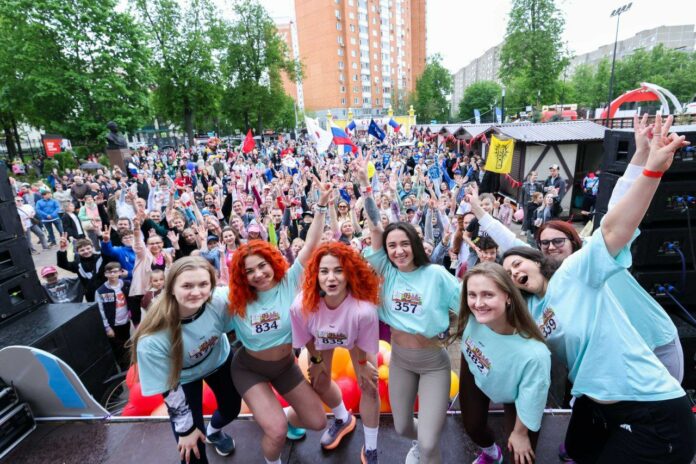 Более тысячи участников пробежали благотворительный забег «Бежим к Победе» в Подольске Более тысячи участников пробежали благотворительный забег «Бежим к Победе» в Подольске