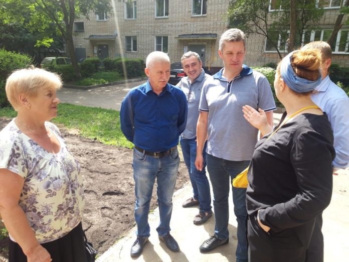 В Климовске проверили ход работ по благоустройству территорий, а также ремонту лицея В Климовске проверили ход работ по благоустройству территорий, а также ремонту лицея