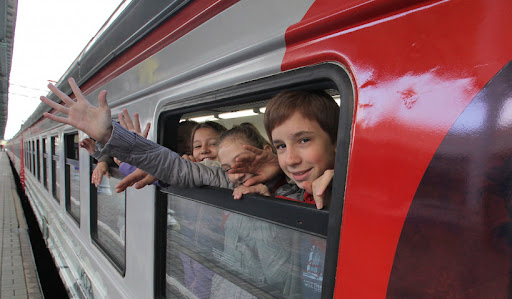 До конца этого года школьники могут ездить на поездах дальнего следования за полцены До конца этого года школьники могут ездить на поездах дальнего следования за полцены