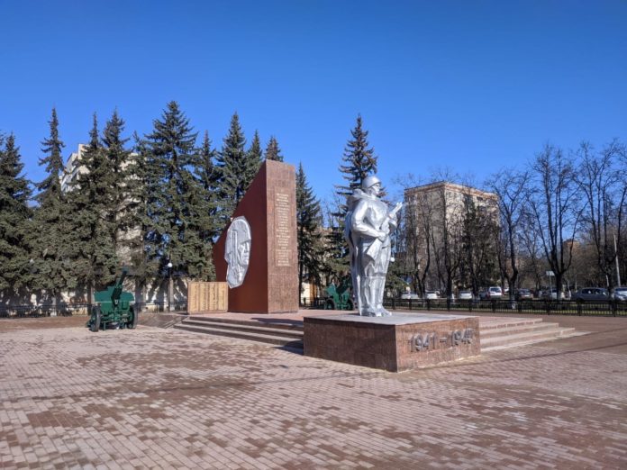 В микрорайоне Климовск отремонтировали мемориал воинской славы «Неизвестный солдат»