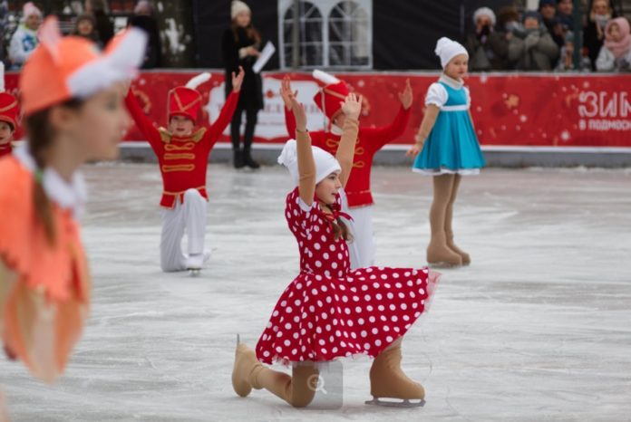 Фестиваль «Ледовая феерия» прошел в подольском парке имени Виктора Талалихина 5 января