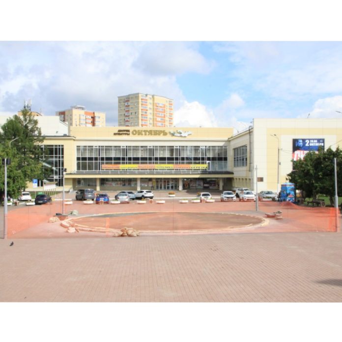 Фонтан на генерала Еремеева ремонтируют после активной летней эксплуатации