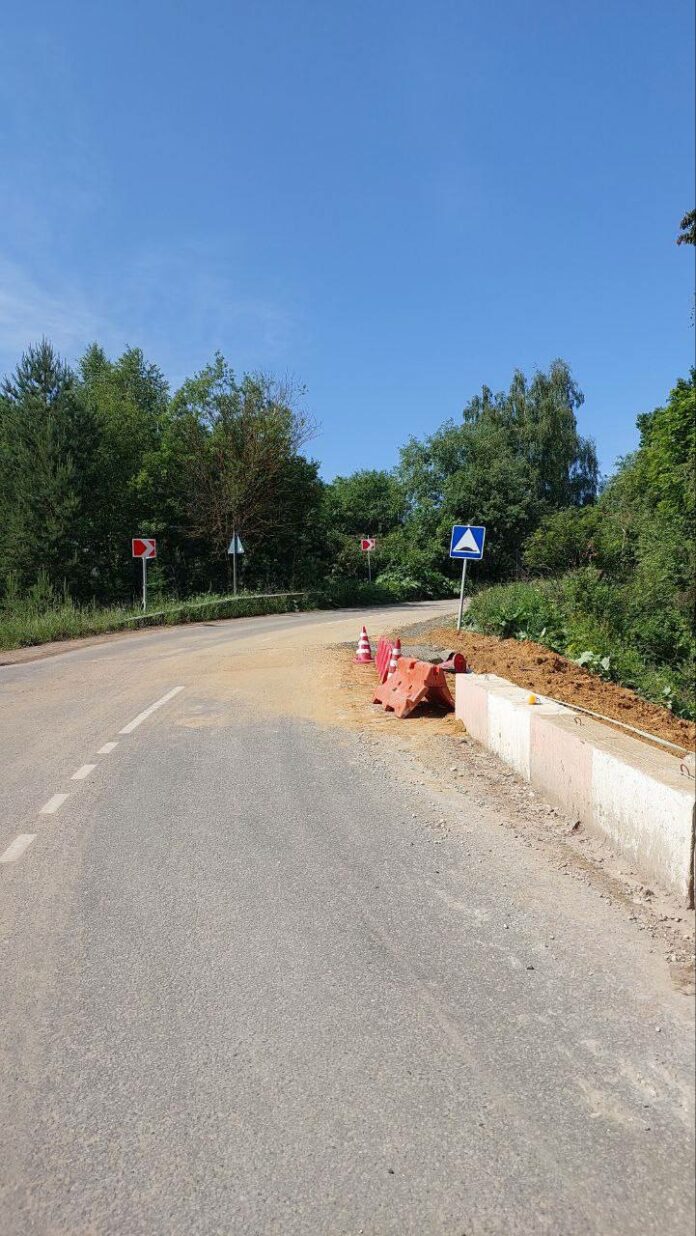 В Подольске в деревне Кутьино восстанавливают участок дороги  В Подольске в деревне Кутьино восстанавливают участок дороги