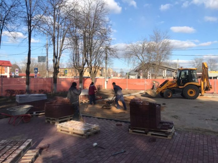 В Климовске продолжаются работы по ремонту памятных монументов воинской славы В Климовске продолжаются работы по ремонту памятных монументов воинской славы