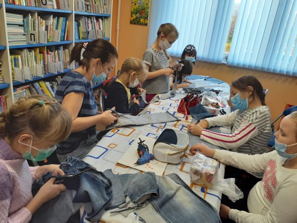 Мастер-класс “Нежные и красивые ободки” состоялся в детской библиотеке № 6 Мастер-класс “Нежные и красивые ободки” состоялся в детской библиотеке № 6