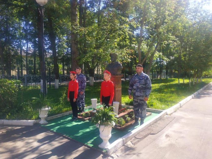 Подмосковные росгвардейцы почтили память Героя России лейтенанта милиции Александра Монетова