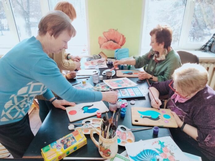 Мастер-класс “Городецкое очарование” состоялся в КДЦ “Южный” Мастер-класс “Городецкое очарование” состоялся в КДЦ “Южный”