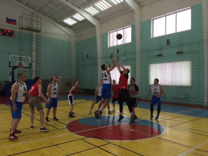 Жители муниципалитета приняли участие в турнире по баскетболу среди мужских команд Жители муниципалитета приняли участие в турнире по баскетболу среди мужских команд